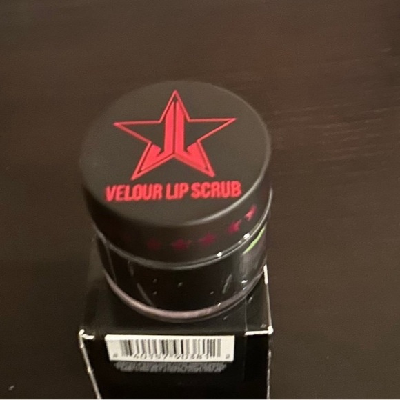Jeffree star  lip scrub - Picture 2 of 5